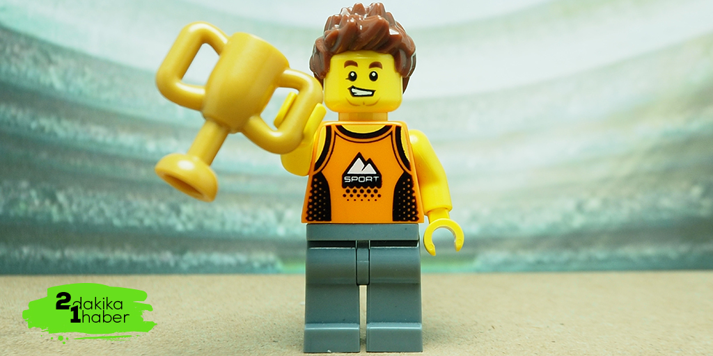 LEGO'dan Devasa Dünya Kupası Meydana Taşındı